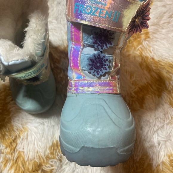 Light up Frozen/Disney fur and rubber rain boots - Picture 6 of 12